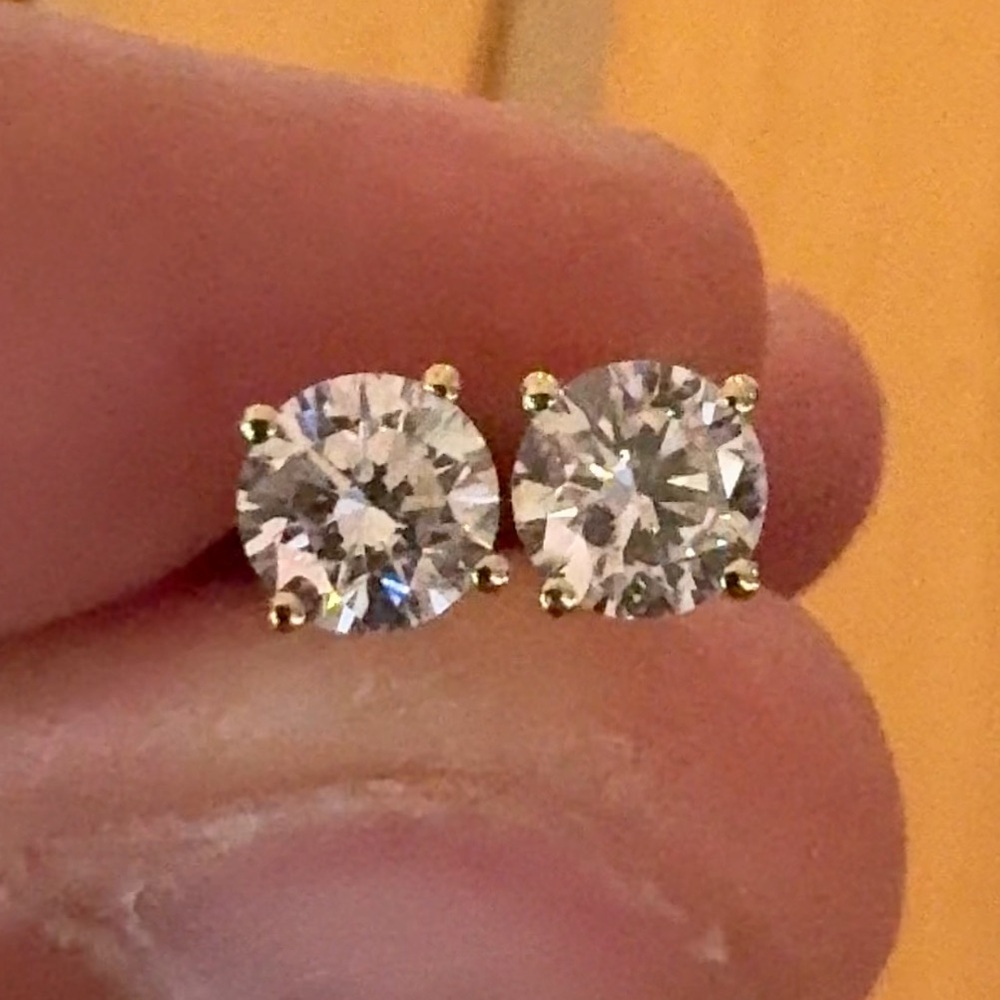 1.20 carat Diamond earrings yellow gold